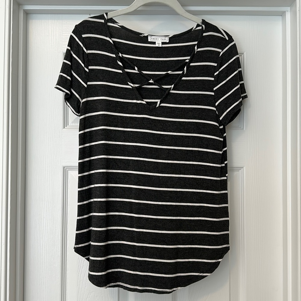 V Neck fitted T shirt, with criss cross front Sz XS